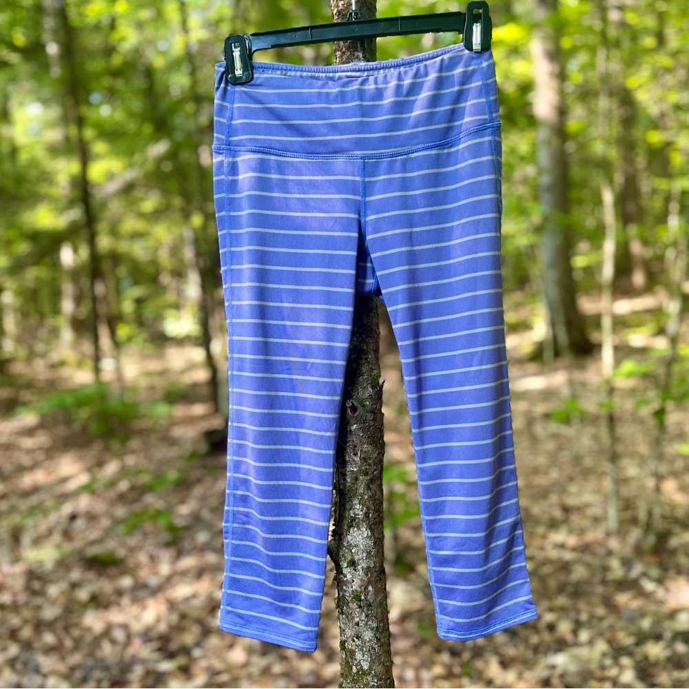 Athleta Chaturanga Crop Capri Leggings Womens S Periwinkle/White Striped Yoga